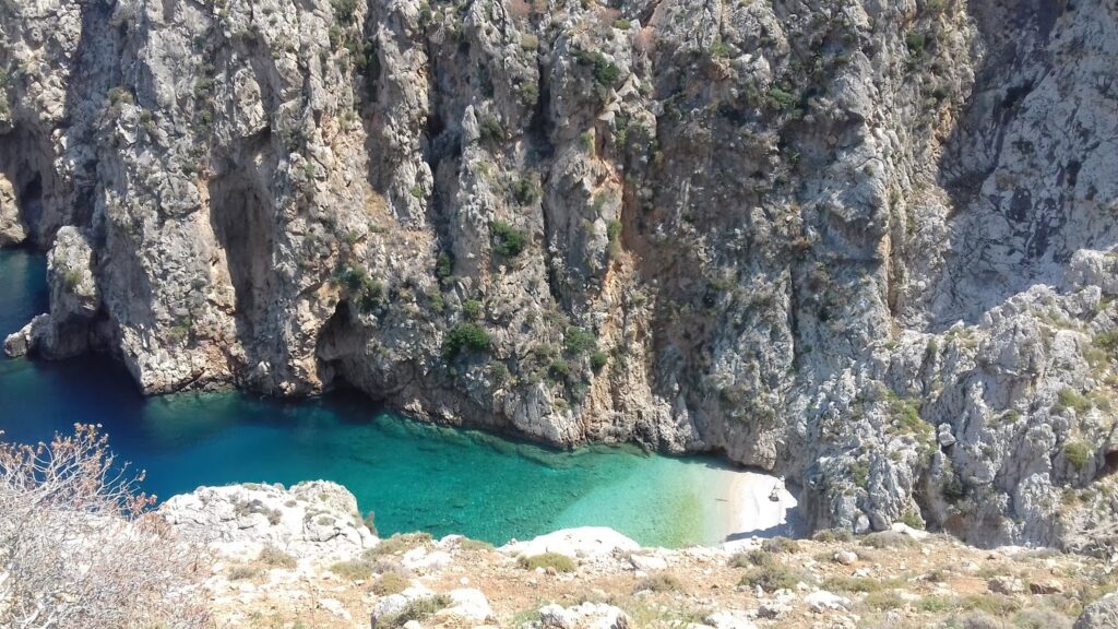 "Incanto remoto" su Il Sole 24 ore 3 Chalki hidden beach of Areta